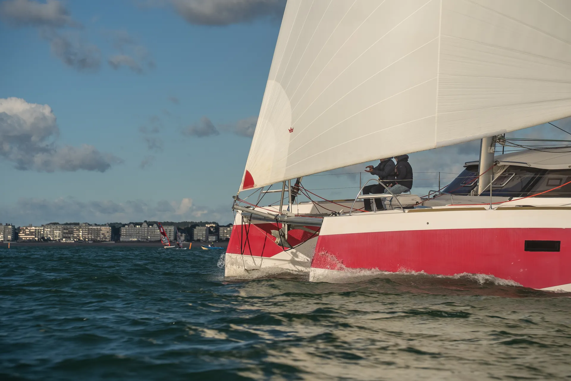 Notre catamaran sous voiles